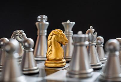 לוחות שחמט. גם בשוק ההון, בעל האסטרטגיה הטובה ביותר ובזמן הנכון, הוא המנצח